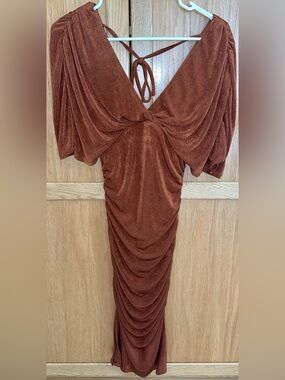 Peach Love California Rust Brown Ruched V‑Neck Midi Dress